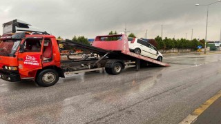 Tıra çarpan otomobilin sürücüsü yaralandı