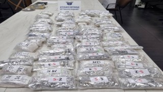 Tırda yatak altına gizlenen 21 kilo kaçak gümüş takı ele geçirildi