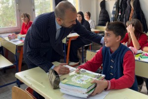Toprakkale Belediyesi'nden Gençlere Kitap Desteği