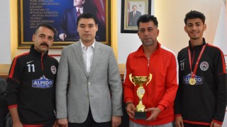 Toprakkalespor, Teknik Direktör Yüksek ile Yollarını Ayırdı