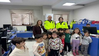 Trafik ekipleri minik öğrencileri ağırladı