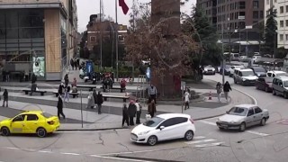 Trafik kurallarını ihlal eden sürücüler kameralara yansıdı