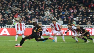 Trendyol Süper Lig: N.G. Sivasspor: 1 - Galatasaray: 2 (İlk yarı)