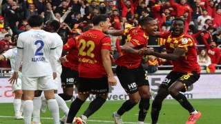 Trendyol Süper Lig: Göztepe: 1 - Çaykur Rizespor: 0 (İlk yarı)