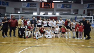 Turgutlu Kadın Voleybol Takımı rakibine geçit vermedi