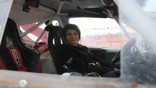 Türkiyenin ilk ve tek kadın X-Trial pilotu, off-road pistlerinde tozu dumana katıyor