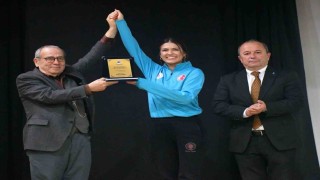 Uçan Manisalı Ruhi Sarıalp memleketinde anıldı