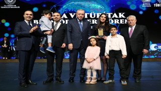 Uşak Üniversitesi öğretim üyesine Üstün Başarılı Genç Bilim İnsanı ödülü