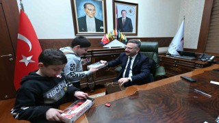 Vali Aksoy, zihinsel engelli çocukları makamında ağırladı