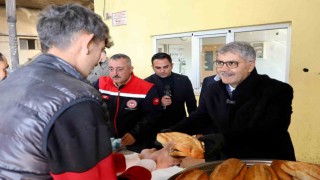 Vali Cahit Çelik, patates depolama ve paketleme alanında incelemelerde bulundu
