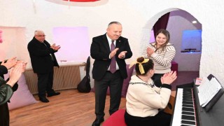 Vali Fidan engelli bireylerle atölye çalışmasına katıldı
