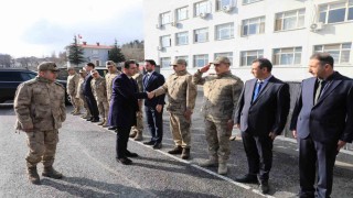 Vali Karakaya, Mehmetçikin ailesi ile görüntülü görüştü