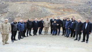 Vali Karakaya Mutkide yol çalışmalarını inceledi