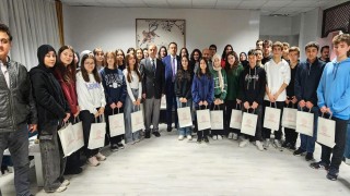 Vali Musa Işın öğrencilerle buluştu, eğitimin ve insan haklarının önemi vurgulandı