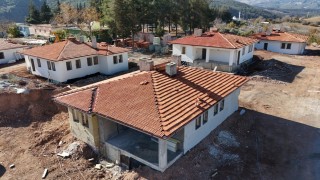 Vali Yılmaz Hasanbeyli'de: Deprem Konutları 3 Ayda Tamamlanacak
