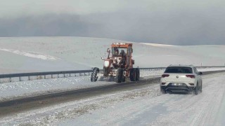 Vanda 21 yerleşim yerinin yolu ulaşıma kapandı