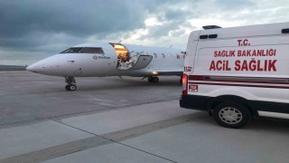 Vanda bir bebek ve 10 yaşındaki çocuk ambulans uçakla İstanbula sevk edildi