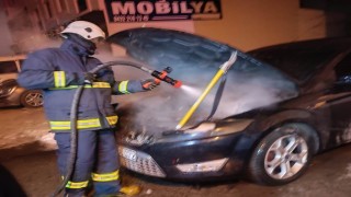 Vanda park halindeki otomobilde yangın