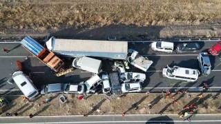 Vandaki zincirleme trafik kazalarına 35 araç karıştı