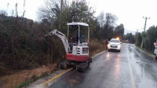 Yağmur nöbetindeki ekiplerden anlık müdahaleler