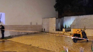 Yağmur sebebiyle kayan toprak binaya zarar verdi