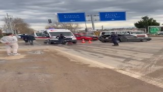 Yalovada iki otomobil çarpıştı: 3 yaralı