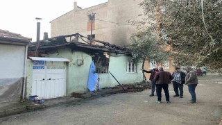 Yaşlı çift çıkan yangında hayatını kaybetti