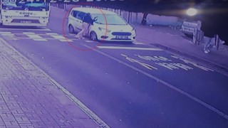 Yaya geçidinde yayaya aracın çarptığı anlar kamerada