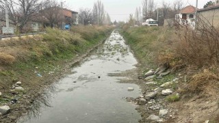 Yeşiltepete kanal çöplükten geçilmiyor