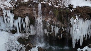 Yıldız şelalesi kış güzelliğine büründü