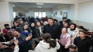 Yılmaz, Çıksorutta halkla bir araya geldi