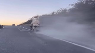 Yola kum dökerek ilerledi