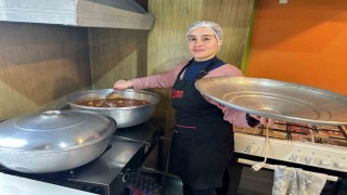 Yüksekovada kadın eliyle yapılan yöresel yemekler ilgi görüyor