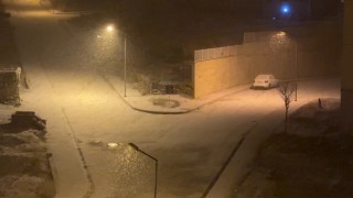Yüksekovada yoğun kar yağışı: Taşımalı eğitime ara verildi