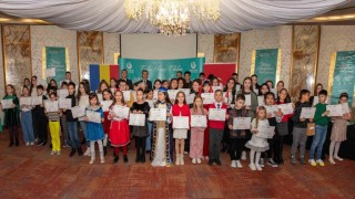 Yunus Emre Enstitüsü, Romanyada 10. Geleneksel Türkçe Şiir Okuma Yarışmasını düzenledi