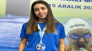 Yunusemreli yüzücü Elif Aşanlıdan gümüş madalya