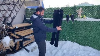 Yurdun doğusu dondu; Dışarı asılan kıyafetler buzla kaplandı, havaya serpilen kaynar su yere düşmeden buz oldu
