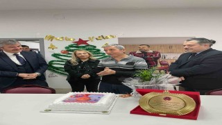 39 yıllık hizmetliye unutamayacağı veda töreni düzenlediler