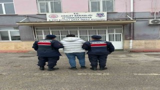 4 yıl 2 ay hapis cezasıyla aranan şahsı jandarma yakaladı
