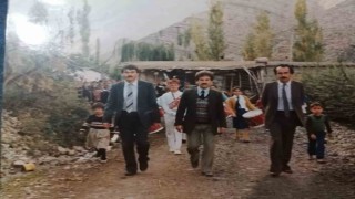 43 yıllık eğitimci duygu dolu vedada ezilme tehlikesi geçirdi