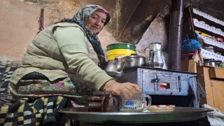 6 yıl evli kaldı, eşinin vefatıyla baba evinde bir ömür geçirdi