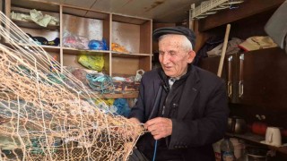 70 yılını denizde geçirdi, limandan kopamıyor