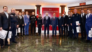 Adana Valisi, Başarılı Emniyet Personelini Ödüllendirdi
