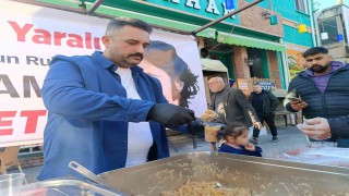 Adanada sanatçı Ferdi Tayfur için helva dağıtıldı