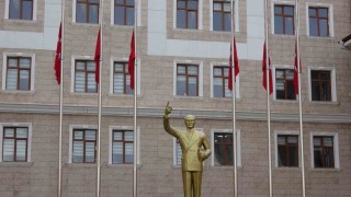 Adıyamanda bayraklar yarıya indirildi