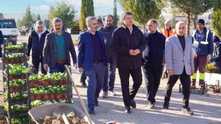Adıyamanda mezarlıkta bakım çalışması yapılıyor
