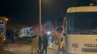 Ahırda çıkan yangın 2 katlı evi alev topuna çevirdi
