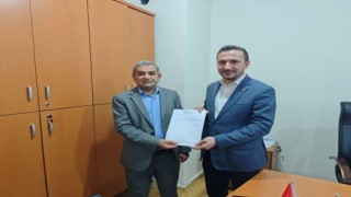 AK Parti İl Başkanı Hasan Şengüloğlu mazbatasını aldı