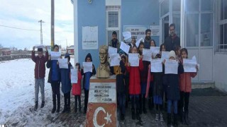 Akyakada köy okulunda karne sevinci