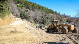 Alanyada kırsal mahallelerin yol hasreti sona eriyor